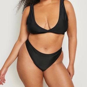 𝅺BOOHOO plunge red bikini top size 12